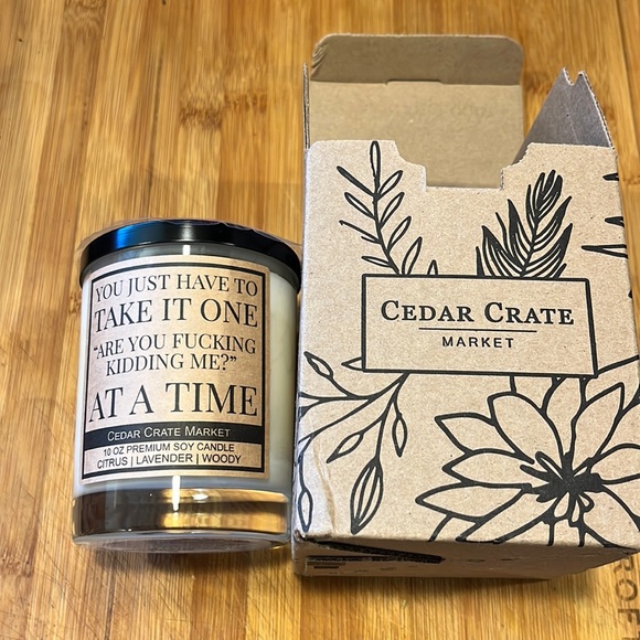 Cedar Crate Market premium soy candle - Picture 1 of 5